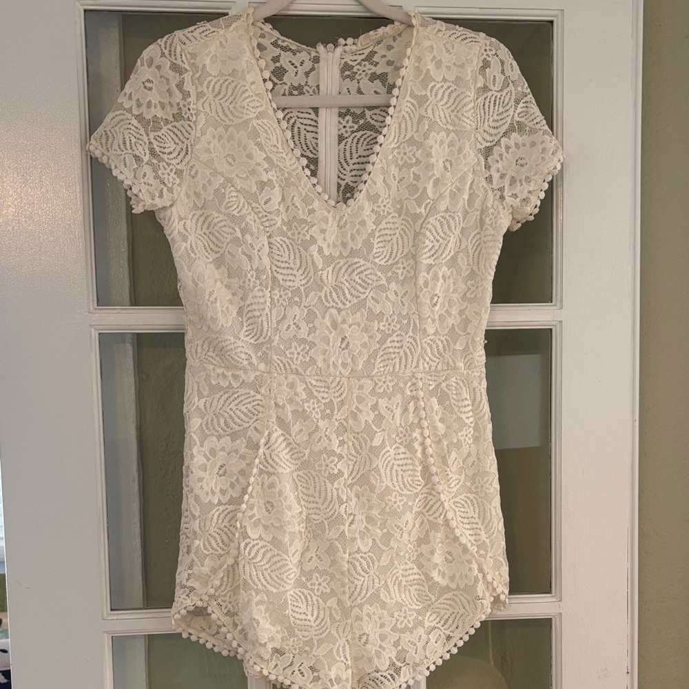 ILLA ILLA Cream Lace Mini Dress